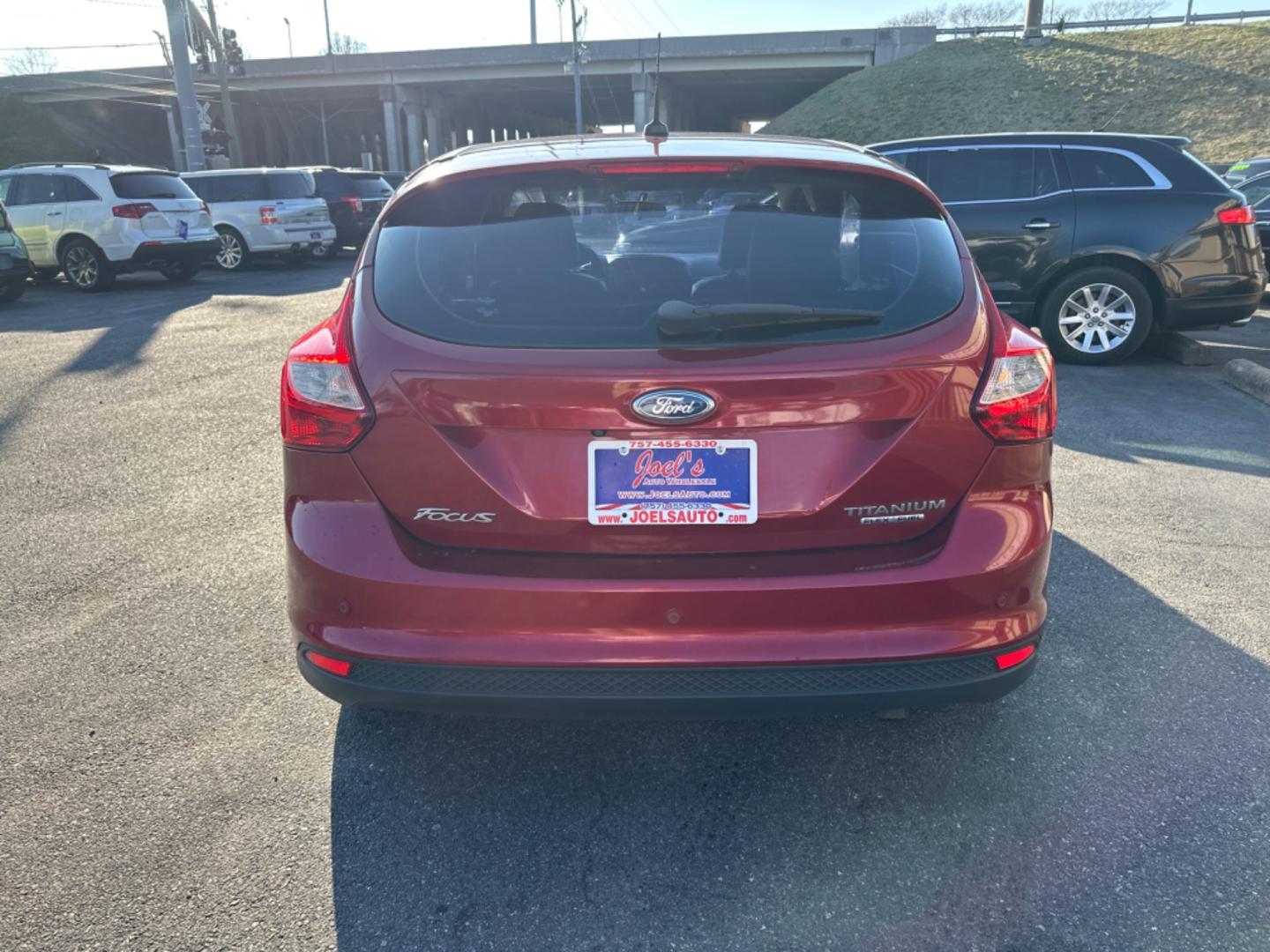 2014 Burgundy Ford Focus (1FADP3N23EL) , located at 5700 Curlew Drive, Norfolk, VA, 23502, (757) 455-6330, 36.841885, -76.209412 - Photo#3